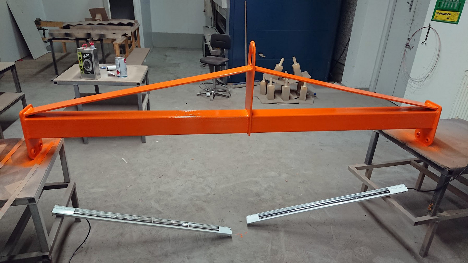 Special low profile lifting beam